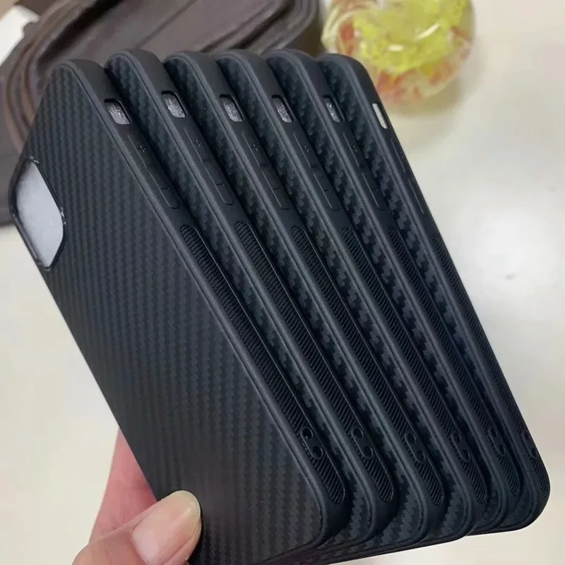 Carbon Fiber Soft TPU Phone Cases For Iphone 15 14 13 12 Pro MAX 11 XR XS X 8 Samsung S22 S23 Ultra Note 20 A02S A14 A32 5G A12 M31S A21S A13 Vertical Silicone Mobile Cover