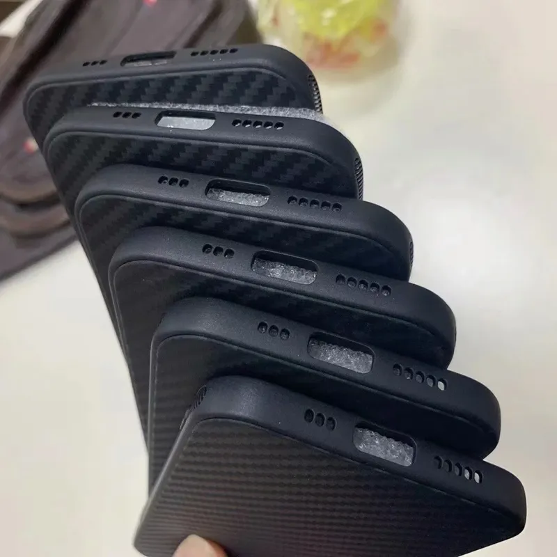 Carbon Fiber Soft TPU Phone Cases For Iphone 15 14 13 12 Pro MAX 11 XR XS X 8 Samsung S22 S23 Ultra Note 20 A02S A14 A32 5G A12 M31S A21S A13 Vertical Silicone Mobile Cover