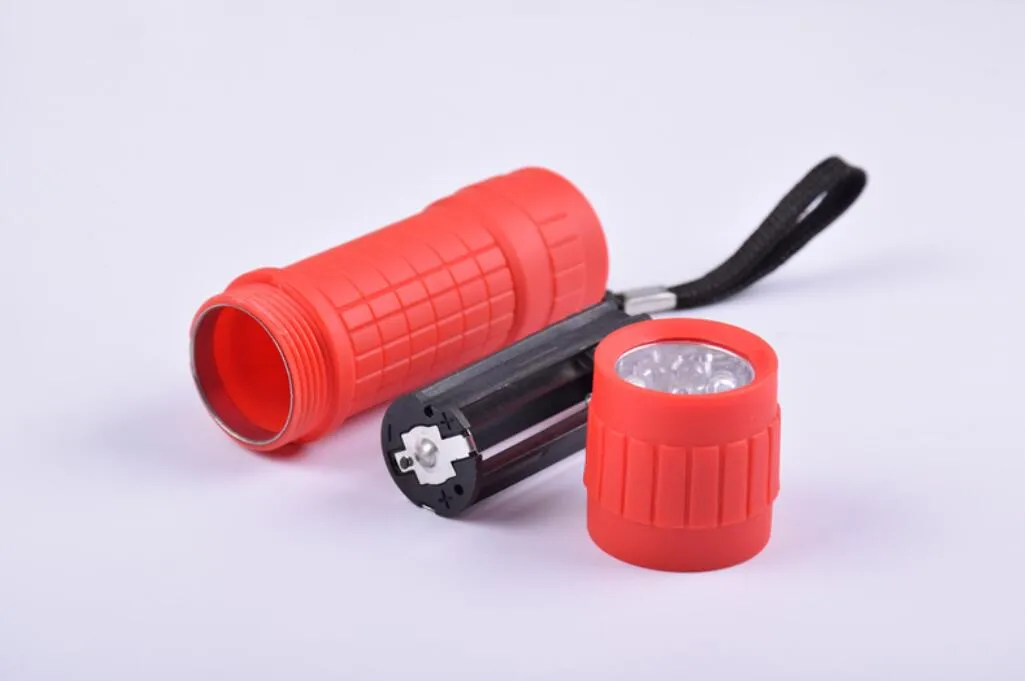 9LED plastic flashlight dry battery LED mini gift flashlight portable outdoor flashlight P wholesale